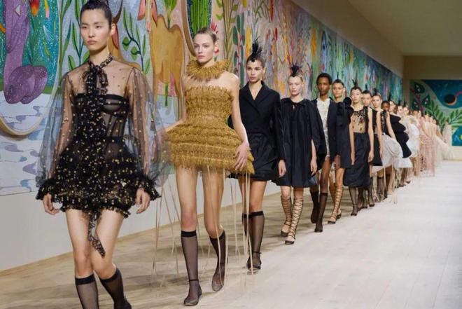 ristian Dior 2025春夏高订秀AG真人百家家乐APP借花为引梦游她境 Ch(图16)