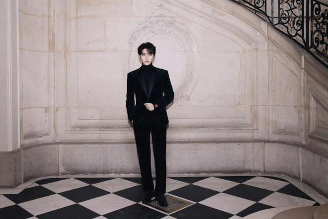 ristian Dior 2025春夏高订秀AG真人百家家乐APP借花为引梦游她境 Ch(图12)