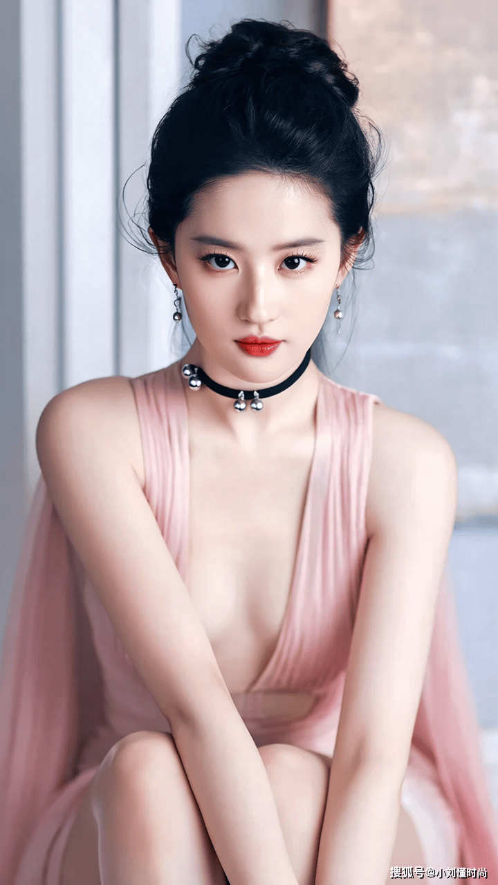 菲写真展示绝美容颜和窈窕身材AG真人app惊艳绽放！刘亦(图9)
