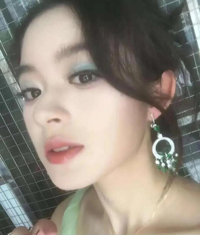 奶意外登上热搜一家人身份疑都不简单AG真人黄杨钿甜风波持续发酵！奶(图8)