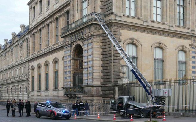 差点吓死监控曝光差点笑死AG真人网站这也敢偷！(图12)