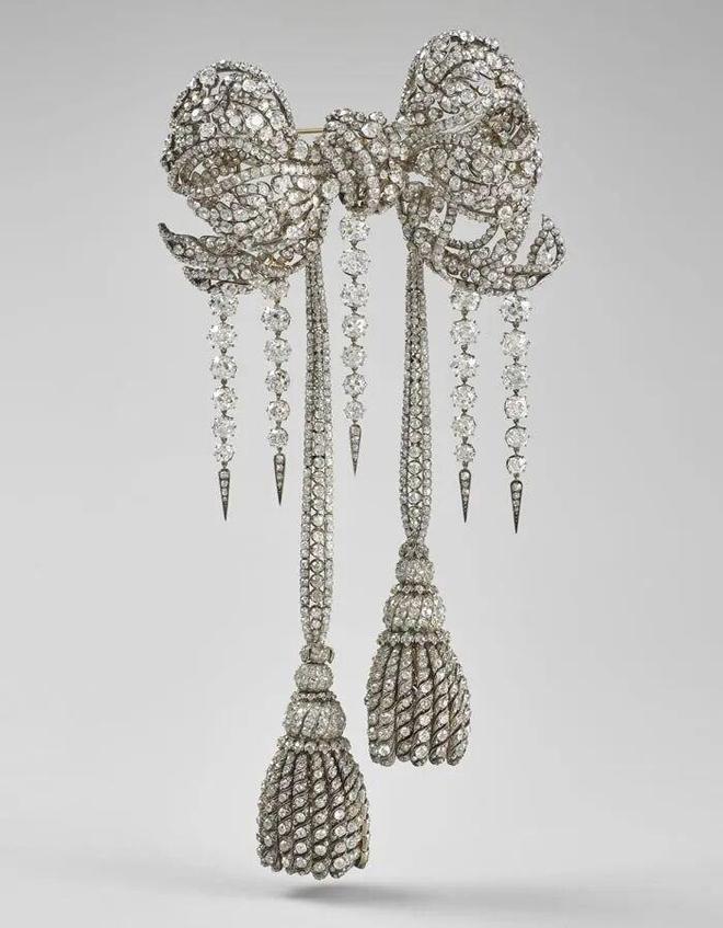 什么盗窃却在“7分钟内”就完成了?AG真人app这么大的“卢浮宫”为(图2) 什么盗窃却在“7分钟内”就完成了?AG真人app这么大的“卢浮宫”为(图2)