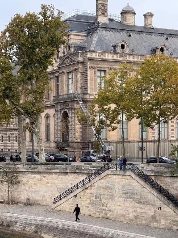 什么盗窃却在“7分钟内”就完成了?AG真人app这么大的“卢浮宫”为(图17) 什么盗窃却在“7分钟内”就完成了?AG真人app这么大的“卢浮宫”为(图17)