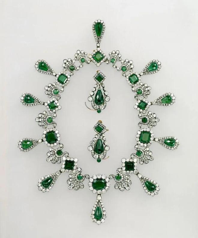 什么盗窃却在“7分钟内”就完成了？AG真人app这么大的“卢浮宫”为(图18)