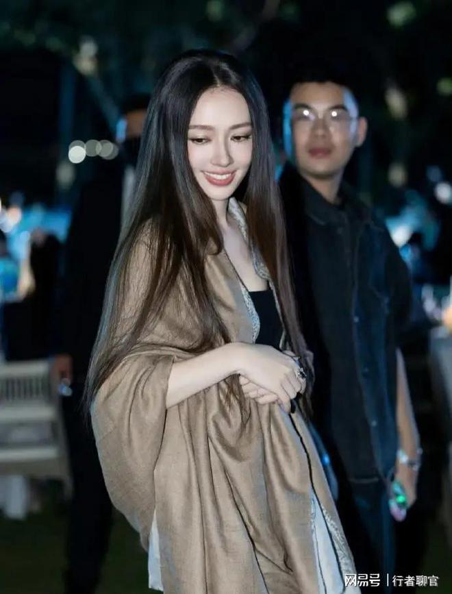 婆给钱向佐带娃有时异地但豪门日子藏不住了AG真人澳门百家家乐郭碧婷手撕谣言：婆(图2)